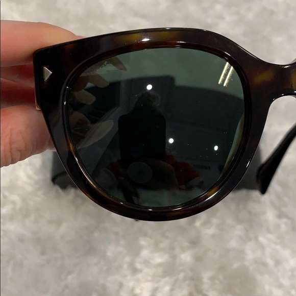 Prada tortoise sunglasses - Picture 6 of 7